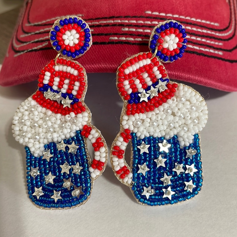 🎉❤️NEW Patriotic Red White Blue Beaded Earrings